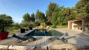 Image of Location de Vacances Avec Piscine Jardin et vue sur les Alpilles