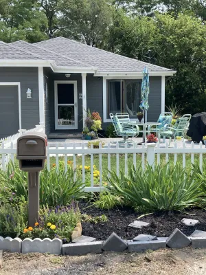 Image of Cozy, Clean & Quiet.  Home in the Hills. Close to DT Omaha; Market; Zoo; Gardens