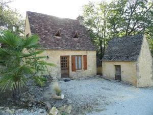 Image of Maison isolée avec jardin à 1 km du centre de Sarlat, idéal pour visites et activités de plein air - FR-1-616-340