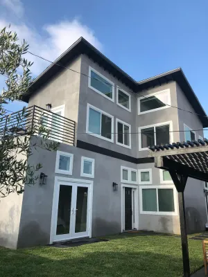 Image of Private Guest Home NEW Pristine 2bed\/2bath w\/Yard near NAPA CENTER, Beach & LAX!