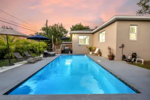 Image of NEW Luxury pool home w\/hot tub, KING bed, close to beach, firepit