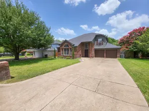 Image of Charming family home with king bed - private pool - fast wifi - ARCADE