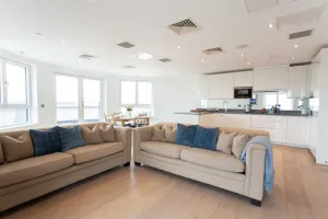 Image of 2 Bed 2 Bath Penthouse With Amazing Views with Free Parking