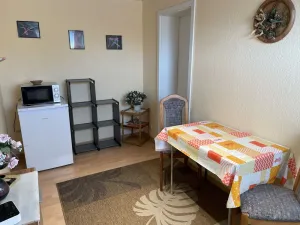 Image of Beautiful apartment for 3 guests with TV, patio, pets allowed and parking