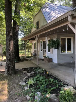 Image of Peaceful Lodge, private drive, 2 boat garage, near launch on Lake Guntersville