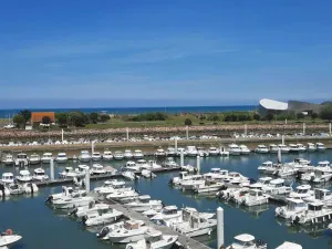 Image of Appartement 200m de la plage, 4 couchages, parking privé - FR-1-746-19