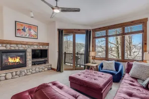 Image of 1061 Spacious Mountain Townhouse with Garage Shared Hot Tub and Pool