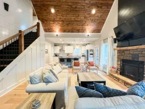 Image of NEW Modern Cabin Oasis | Close to Helen & Wineries