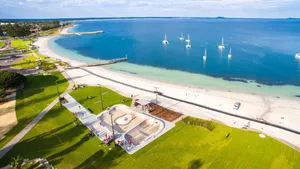 Image of Esperance Esplanade 'Beach House'-  Location! Location!