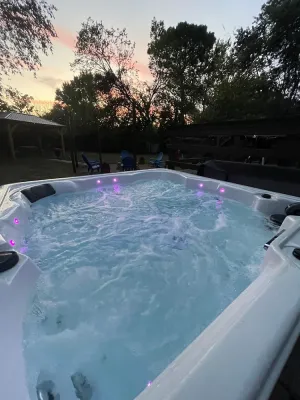 Image of Mountain Biker's dream! Hot Tub, between Coler & SlaughterPen, Dog Friendly. KOM