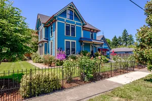 Image of Historic & Charming Home In Willamette Valley Wine Country 1 Block from WOU
