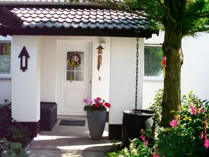 Image of Holiday House Strong - Holiday House Strong