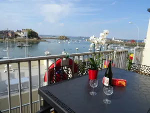 Image of House in Loguivy harbour, direct sea view