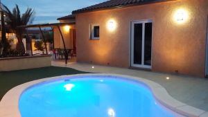 Image of Air-conditioned city 8 people with private swimming pool in a quiet area with enclosed garden