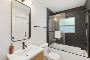 Image of Cozy, Updated 1 BR Flat Near Downtown A2