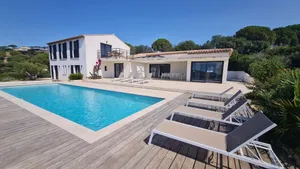 Image of Villa neuve 6 pièces climatisée avec piscine privée et jardin à Sainte-Maxime - FR-1-780-67