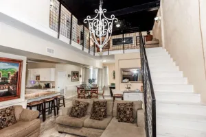 Image of Cozy Home in mid valley, 3 minutes away from outlets.