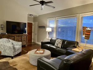 Image of Oxford Condo-3Bed\/2Ba Great Check-In\/Out; Walk to Stadiums; Pickleball Courts