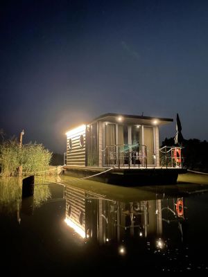 Image of Houseboat 'Schwanennest' on the Lake with Terrace & Wi-Fi