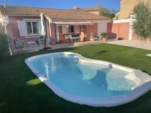 Image of Detached house with heated pool