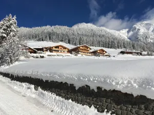 Image of Group accommodation, only 3.5km from the ski lift
