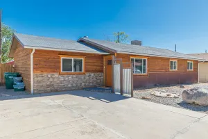 Image of Topo:  Backyard Oasis, Fire Pit & Fenced!