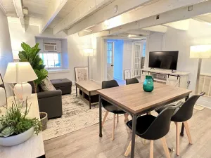 Image of Best location! The Pullman Apt @ historic 1799 Inn