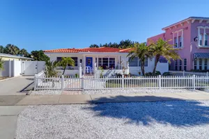 Image of Eldorado 1 Minute walk to Clearwater Beach Gem. Never flooded