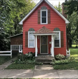 Image of Downtown 2 Bedroom Cottage, Sleeps 6, Walking Distance to Honeywell, Downtown Restaurants, Shopping