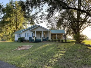 Image of Peaceful Farmhouse Living!