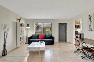 Image of GREAT LOCATION, EAST DELRAY, back yard, pets