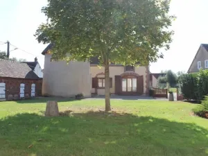 Image of Charming Farmhouse with Medieval Tower, Garden & Games in Aufferville, Pets Welcome!