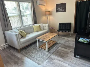 Image of Charming Finch Arboretum One Bedroom