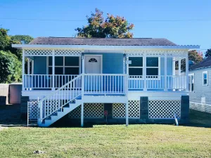 Image of Casa del Charles Sleeps 8 & a five minute walk to the beach!