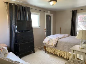 Image of Cozy Cottage Close to Heart of Salinas.