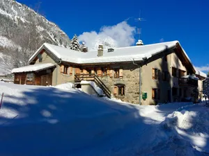 Image of Authentic stone and larch chalet \/ 350 m from the gondola 8\/9 persons 90 m² \/ 430 sq. ft.