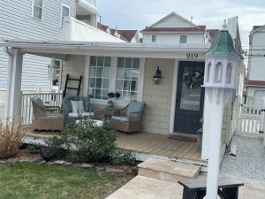 Image of WALK TO THE BEACH CUTE AS A BUTTON SINGLE FAMILY HOME\/PET FRIENDLY\/ FENCED YARD