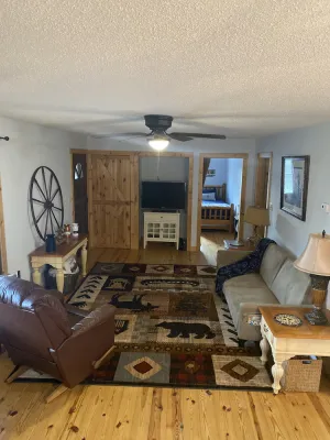 Image of Cabin in Country close to Lake w Hot Tub.