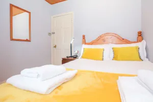Image of Lovely Double Room in Elegant Cottage