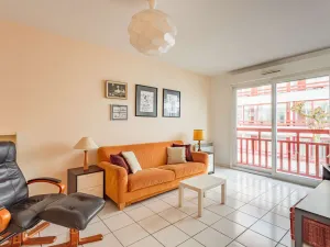 Image of Spacieux Appartement 3* à Saint-Jean-de-Luz avec Parking, Terrasse et Proximité Commerces - FR-1-4-516