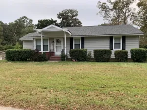 Image of Charming house with a large fenced lot in a central location