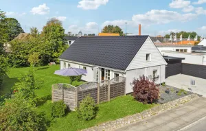 Image of 3 bedroom gorgeous home in Asaa