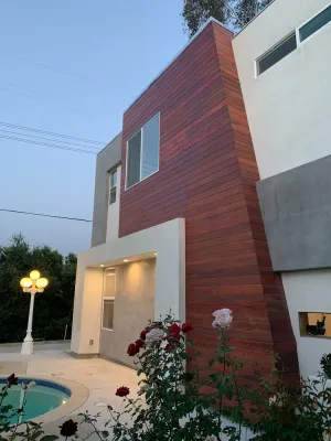 Image of Contemporary Villa in West Hills