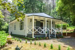 Image of Franklin Cottage - This country cottage offers fresh, Hamptons style decorations in luxuriously appointed cottage.