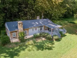 Image of Riverfront Cabin! Farm, Kayaks, Campfires & Trail