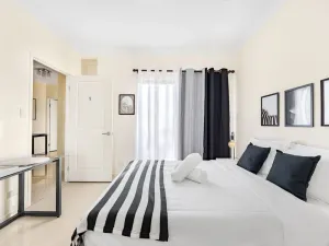 Image of Homy Self Contained Unit Sunnybank CBD Street Parking