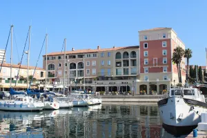 Image of Spacious T2 Sea\/Port 200m away with all comforts Fibre-Ideal for business travel or vacations