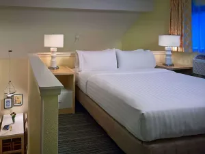 Image of Short distance from Orpheum Theater! Private Kitchen, Pets Allowed, Parking!