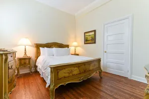 Image of The Granville Queen Inn Rm. 9