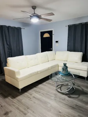 Image of 3bdrm modern entertainment home